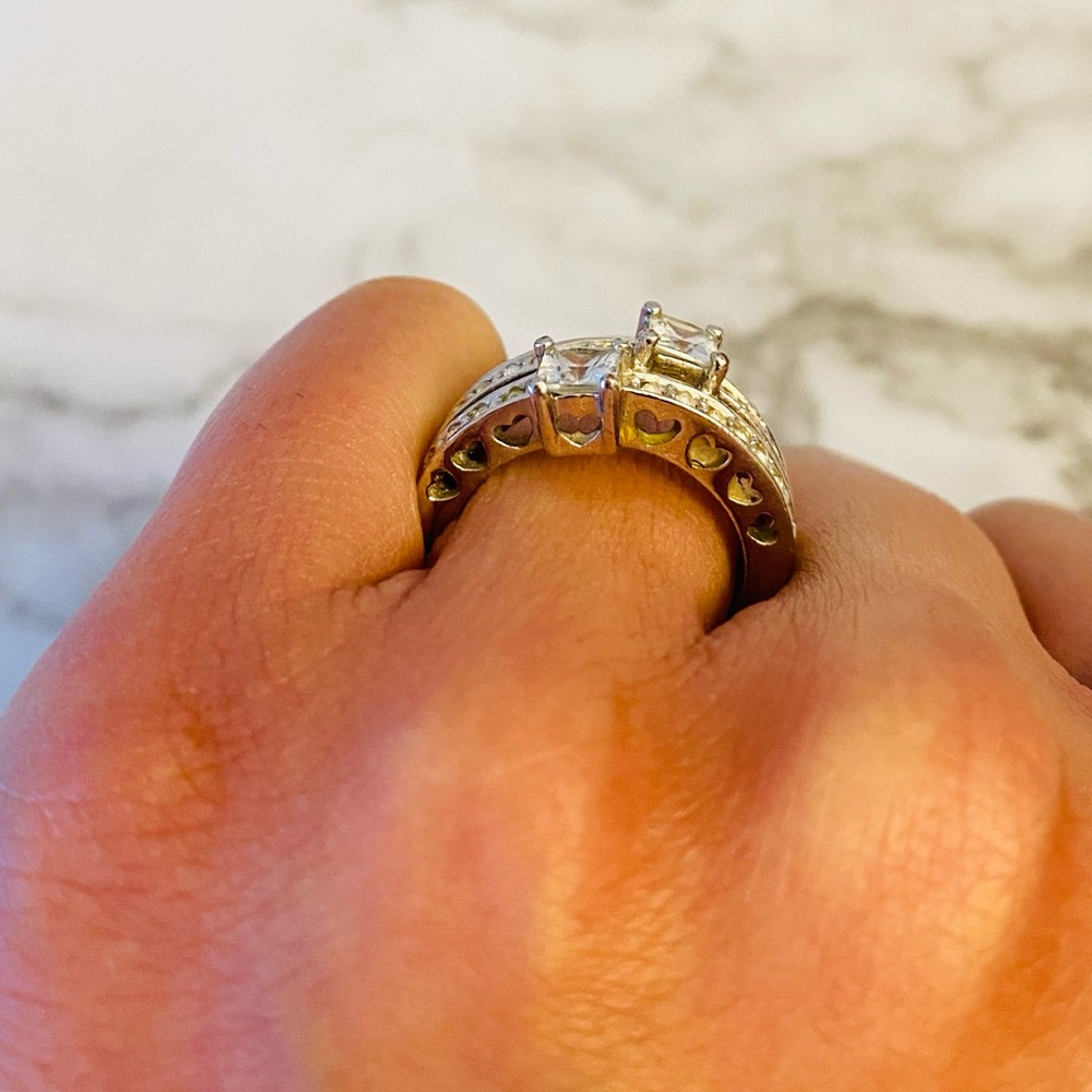 Ring - Picture 2 of 4